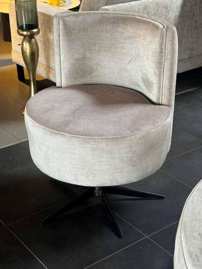 Garage Sale Chiraro Interiors Draaifauteuil nu voor 850 euro