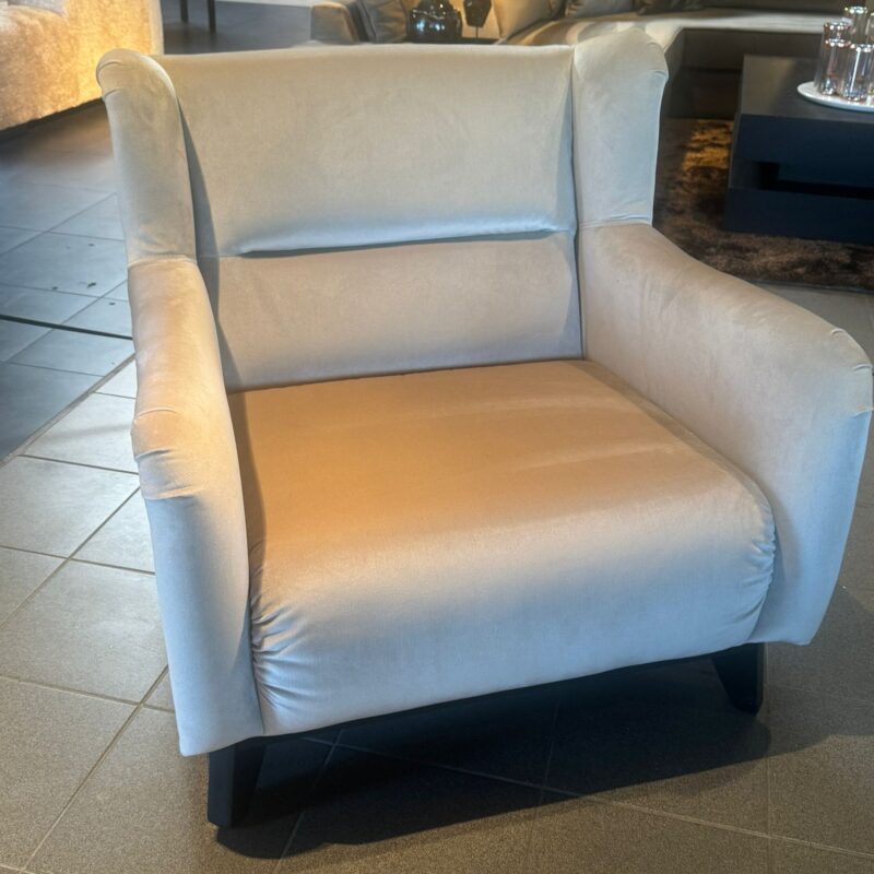 Garage Sale UrbanSofa Memphis fauteuil nu voor 550 euro