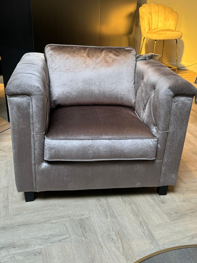 Garage Sale UrbanSofa Fauteuil nu voor 450 euro