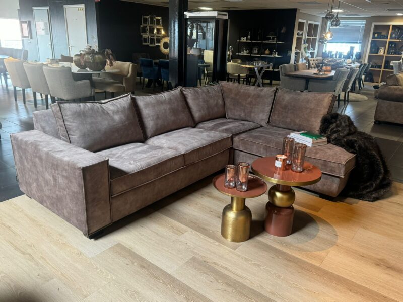 Garage Sale UrbanSofa Merano Bank nu voor 1900 euro